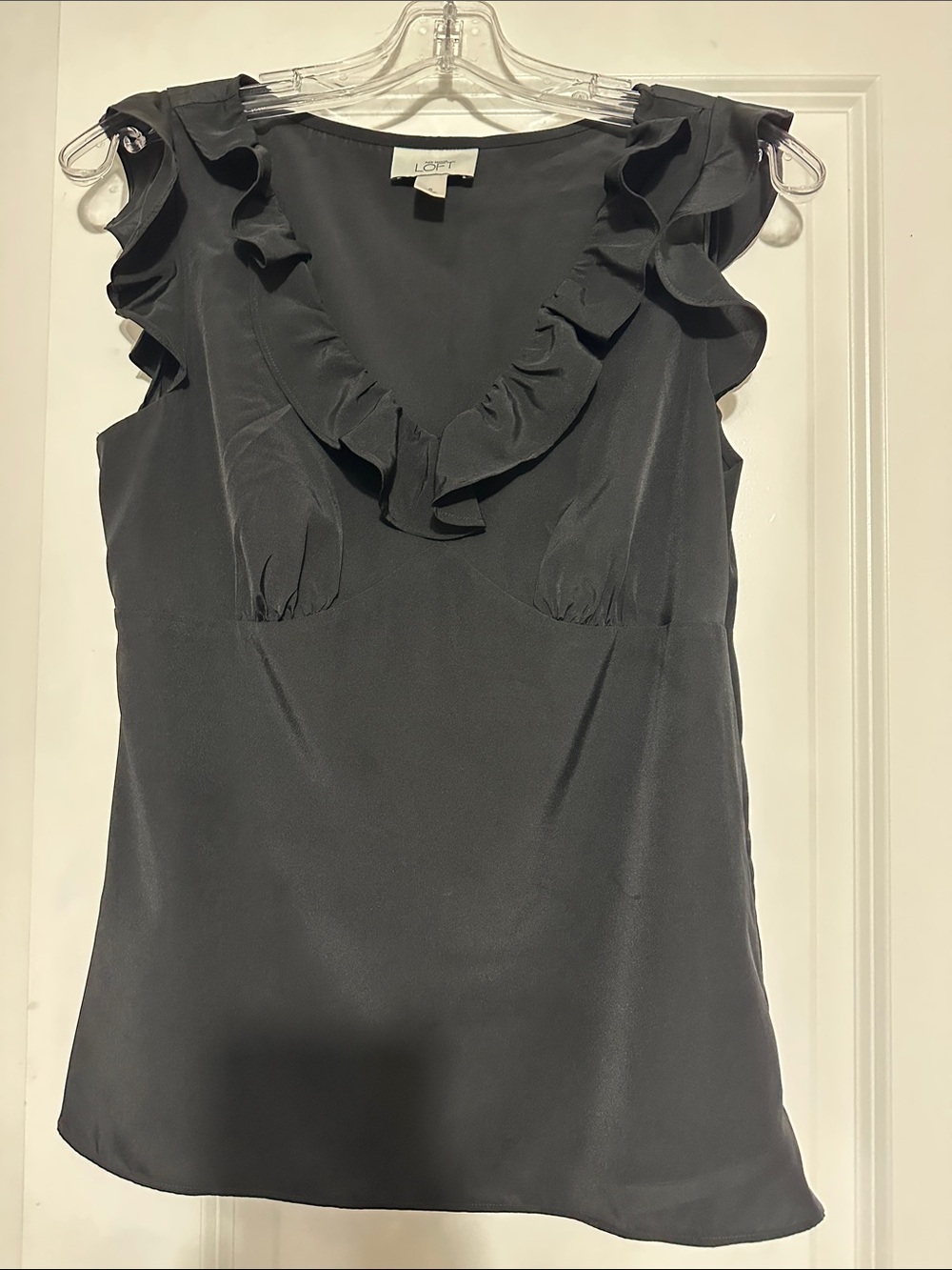 Sz 6 black LOFT empire-waist babydoll top ruffled V-neckline flutter cap sleeve.